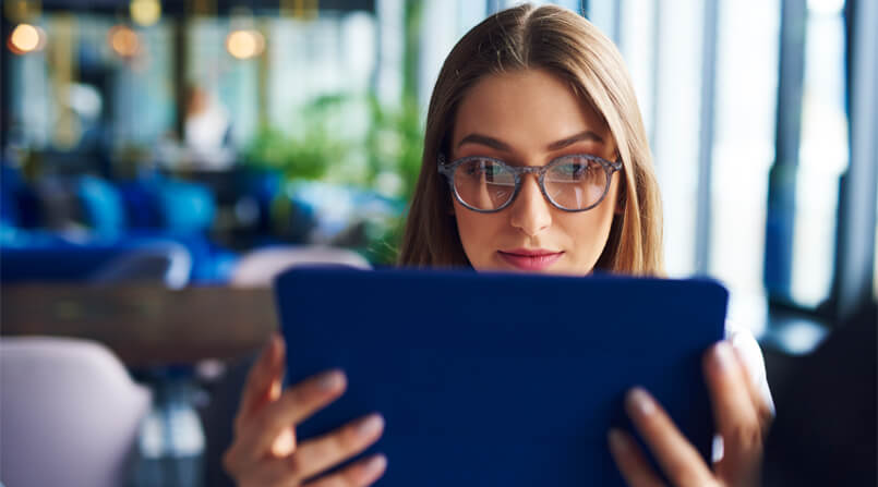 como as luzes de aparelhos eletrônicos afetam a visão